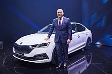 Weltpremiere in Prag: Vorstandsvorsitzender Bernhard Maier mit dem Skoda Octavia.  Foto: Auto-Medienportal.Net/Skoda